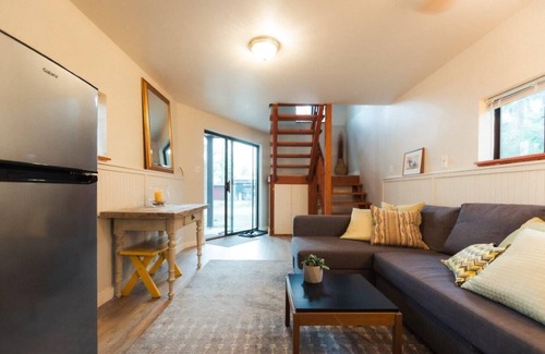 Proctor Cabaña | Pet friendly Kootenay Lake Cottage sleeps 4, No Pet or Cleaning fee