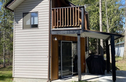 Proctor Cabaña | Pet friendly Kootenay Lake Cottage sleeps 4, No Pet or Cleaning fee