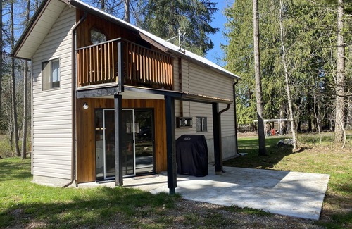 Proctor Cabaña | Pet friendly Kootenay Lake Cottage sleeps 4, No Pet or Cleaning fee