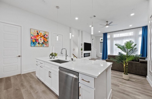 Dallas Casa | Pet-Friendly l Brand New Space l Downtown