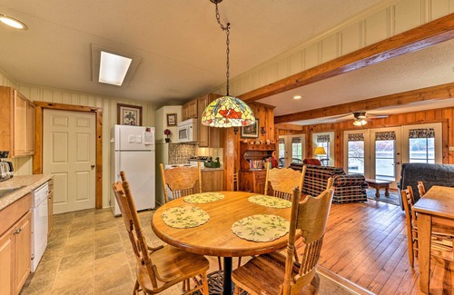 Mayhew Cabaña | ¡NUEVO! Lakefront Cottage - Swim, Boat, Fish & Golf!