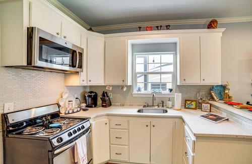 Cherokee County Casa | Pet-Friendly Lakefront Getaway w/ Hot Tub!