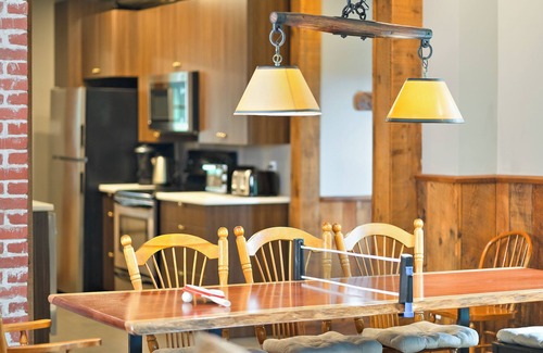 La Macaza Chalet De Esquí | Pet Friendly Large Group Chalet w Private Beach|10p Hot Tub|Kayaks|