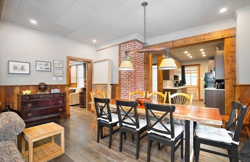 La Macaza Chalet De Esquí | Pet Friendly Large Group Chalet w Private Beach|10p Hot Tub|Kayaks|