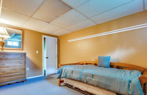 Lincoln Cabina | Pet-Friendly Lincoln Retreat w/ Game Room!