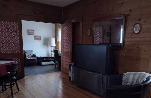 Mitchell Cabina | Pet-friendly Lodge near the Painted Hills