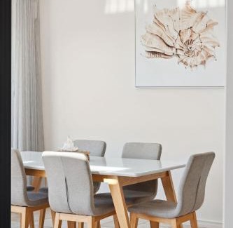 Wannanup Casa | Pet Friendly Luxe Canals Waterfront Retreat with Private Jetty & Spa