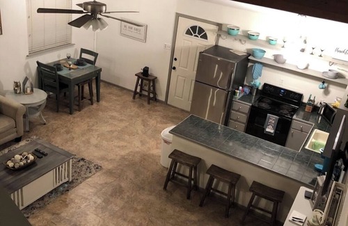 Tomball Casa | PET FRIENDLY MAIN STREET LOFT, WALKING DISTANTANCE TO OLD TOWN TOMBALL