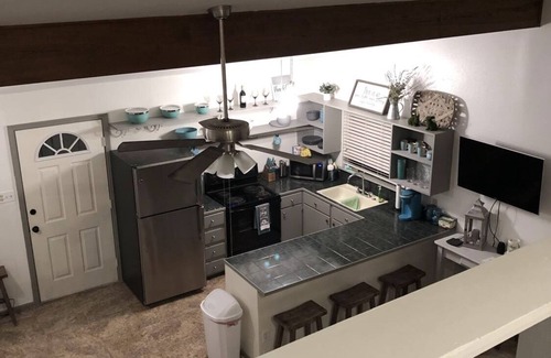 Tomball Casa | PET FRIENDLY MAIN STREET LOFT, WALKING DISTANTANCE TO OLD TOWN TOMBALL