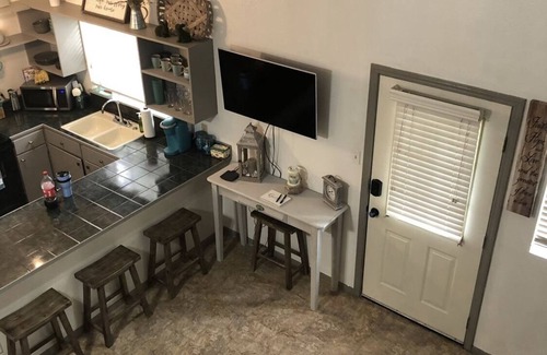 Tomball Casa | PET FRIENDLY MAIN STREET LOFT, WALKING DISTANTANCE TO OLD TOWN TOMBALL
