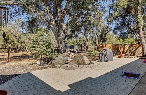 Mariposa Casa | Pet Friendly Mariposa Retreat with Spacious Patio!