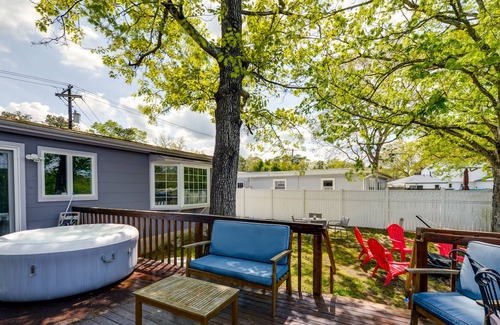 Mays Landing Cabaña | Pet-Friendly Mays Landing Vacation Rental on Lake!