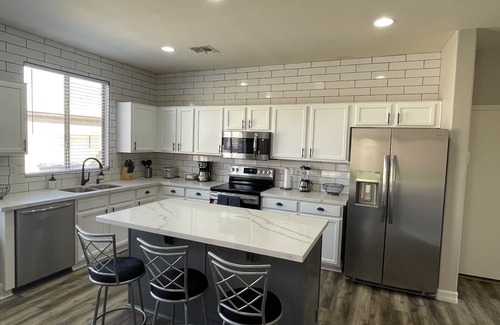 Power Ranch Casa | Pet Friendly-Modern 3 bedroom home with large pool & backyard