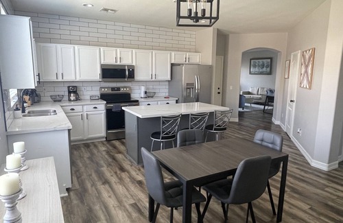 Power Ranch Casa | Pet Friendly-Modern 3 bedroom home with large pool & backyard