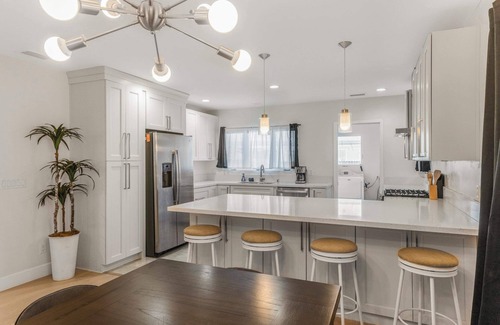 Franklin Casa | Pet Friendly|Modern Home|Central Location