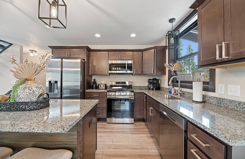 Lead Casa | Pet friendly! Newly finished duplex, hot tub, wifi, paved roads, pool access