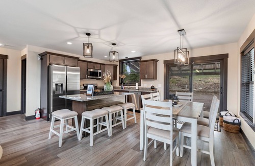 Lead Casa | Pet friendly! Newly finished duplex, hot tub, wifi, paved roads, pool access