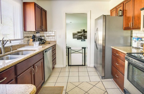 Norfolk - Virginia Beach Casa | Pet-Friendly Norfolk Retreat ~ 7 Mi to Beach!