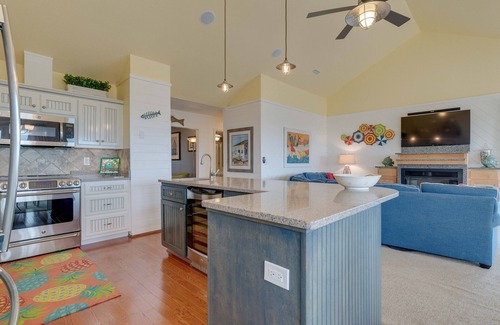 Sea Retreat Casa | Pet Friendly, Ocean Views, Pool & Hot Tub!