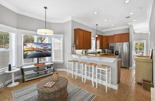 White's Gulfview Casa | Pet Friendly ~ Outdoor Lounging Area ~ Short Walk to Beach