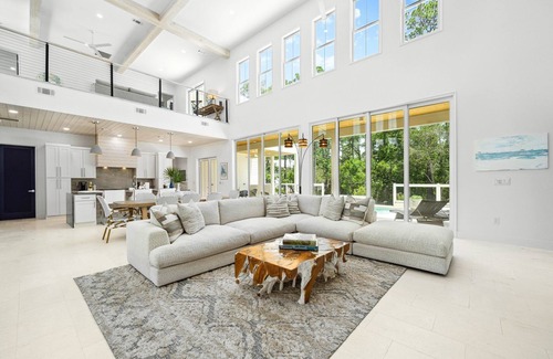 Hammocks of Seagrove Casa | Pet Friendly! Private Pool! Walk to Beach! Luxury 30A! Salty Days!