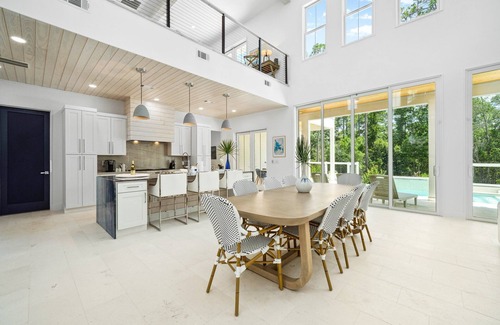 Hammocks of Seagrove Casa | Pet Friendly! Private Pool! Walk to Beach! Luxury 30A! Salty Days!