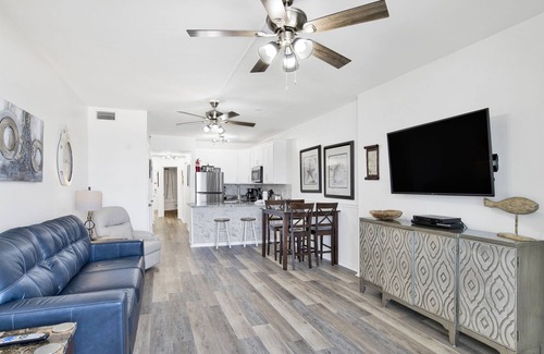 Gulf Shores Condominio | Pet-Friendly Paradise | Great Views | Beachfront