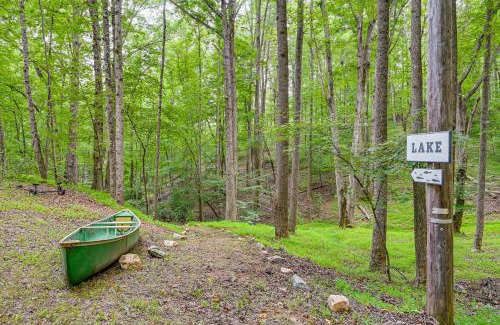 Henry Casa | Pet-Friendly Philpott Lake Cabin Hiking and Boating
