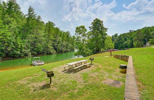 Henry Casa | Pet-Friendly Philpott Lake Cabin Hiking and Boating