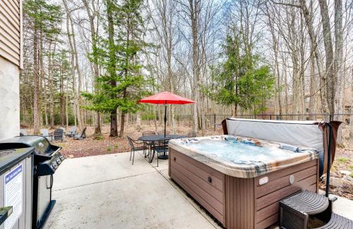 Pocono Lake Casa | Pet-Friendly Pocono Lake Home with Private Hot Tub!