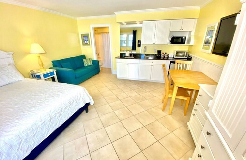 Atlantic Beach Hotel | Pet-friendly, Pool - 3 Blocks to Beach! Unit 110
