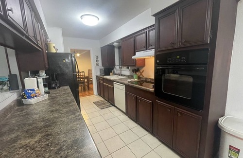 South Side Casa | Se admiten mascotas, 4 habitaciones con patio privado