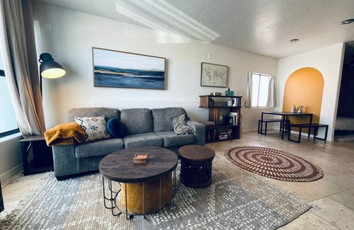 Nob Hill Casa | Pet Friendly! Private retreat in Nob Hill