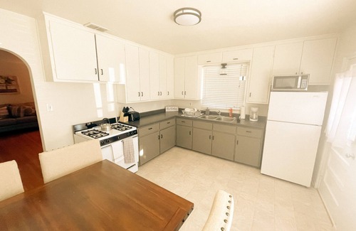 Highland Business Casa | Pet Friendly! Private Casita in Nob Hill