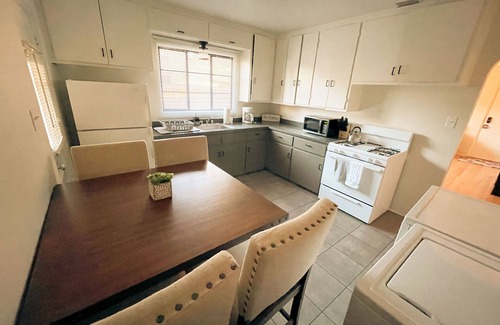 Highland Business Casa | Pet Friendly! Private Casita in Nob Hill
