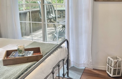 Harriman Cabaña | Pet friendly, private home with plenty of parking!