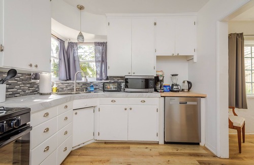 Solvang Casa | Pet friendly private house in the heart of Solvang! Enjoy a secluded yard and spacious cottage for your family.
