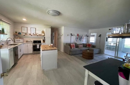 Hertford Cabaña | Pet Friendly, Private Waterfront Cottage
