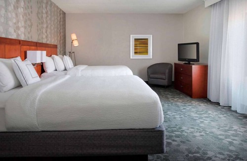 Middletown Hotel | Pet-friendly Property, Two Swimming Pools! Spacious Unit!