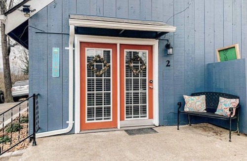 Johnson City Apartamento | Pet Friendly 🐾, Quiet & Cozy Close to JCMC-ETSU Newtons Nest 2!