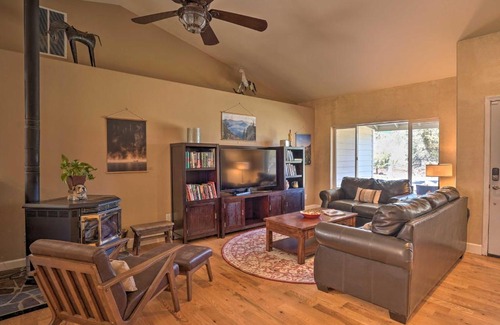 Redmond Casa | Pet-Friendly Redmond Home with Hot Tub, Porch, Grill
