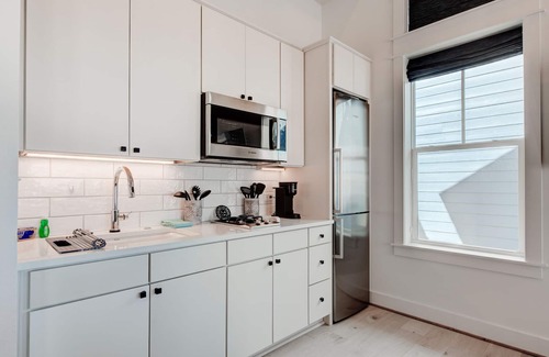 Port Aransas Cabina | Pet Friendly, Resort Pools, Golf Cart Boardwalk to Beach