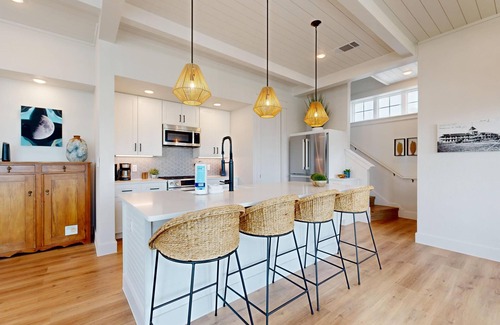 Port Aransas Casa | Pet Friendly, Resort Style Pools, Golf Cart Boardwalk to the Beach