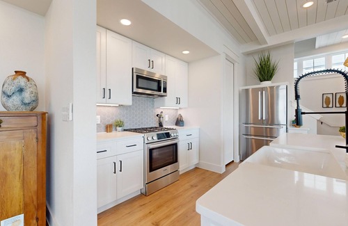 Port Aransas Casa | Pet Friendly, Resort Style Pools, Golf Cart Boardwalk to the Beach