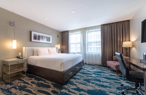 Near North Side Hotel | Pet-friendly Room w/Fitness Center! Short Walk to River North Spots!