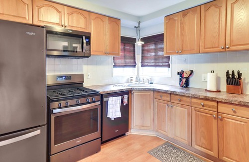 Roseville Casa | Pet-Friendly Roseville Home ~ 17 Mi to Detroit!