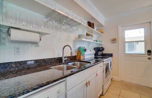 Holmes Beach Casa | Pet-Friendly - Rum Dog by SeaBreeze Vacation