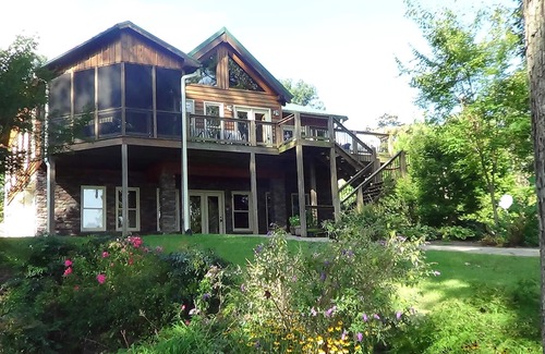 Townville Casa | Hermosa casa rústica frente al lago, 4 kayaks, flotadores, alquiler de pontones, Wi-Fi gratis
