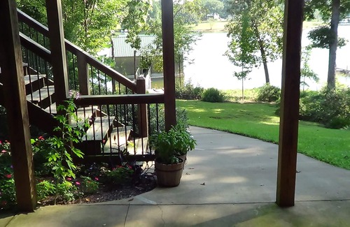 Townville Casa | Hermosa casa rústica frente al lago, 4 kayaks, flotadores, alquiler de pontones, Wi-Fi gratis