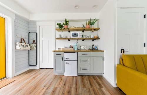 Kill Devil Hills Apartamento | Pet friendly studio apartment. Minimal shedding dogs only.1 dog max.$25 pet fee